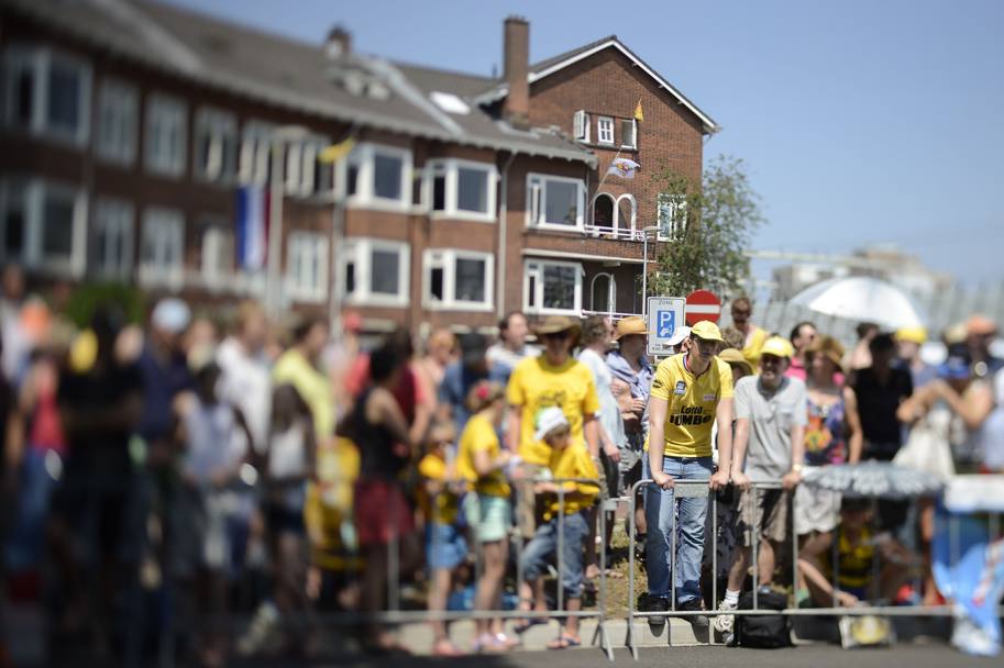 Folla e caldo a Utrecht in Olanda per la prima tappa del Tour de France numero 102. Afp